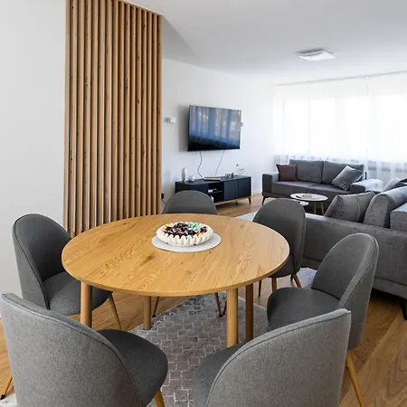 Luxury Apartment *