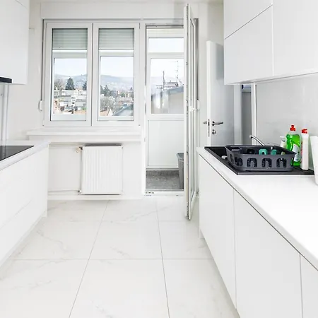 Luxury Apartment *